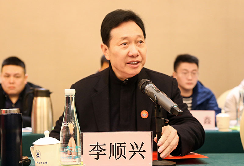 黄河交通学院理事长李顺兴首先在研讨会上致辞.jpg